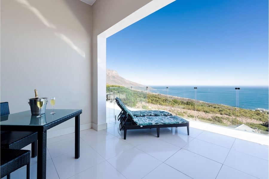 6 Bedroom Property for Sale in Bakoven Western Cape
